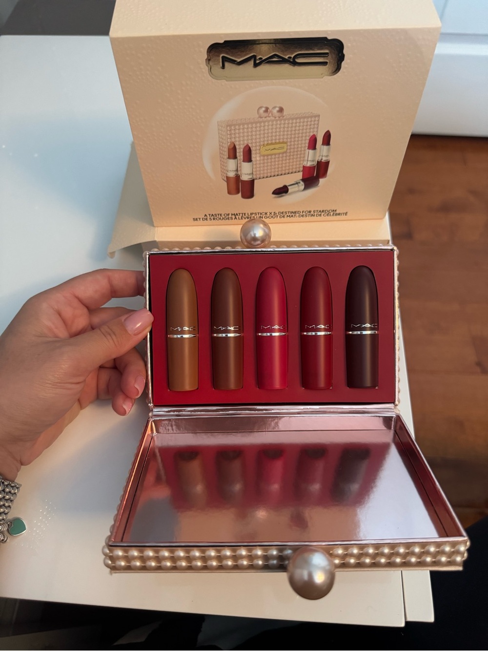 MAC “A Taste of Matte Lipstick: Destined for Stardom” Gift Set + cosmetic clutch